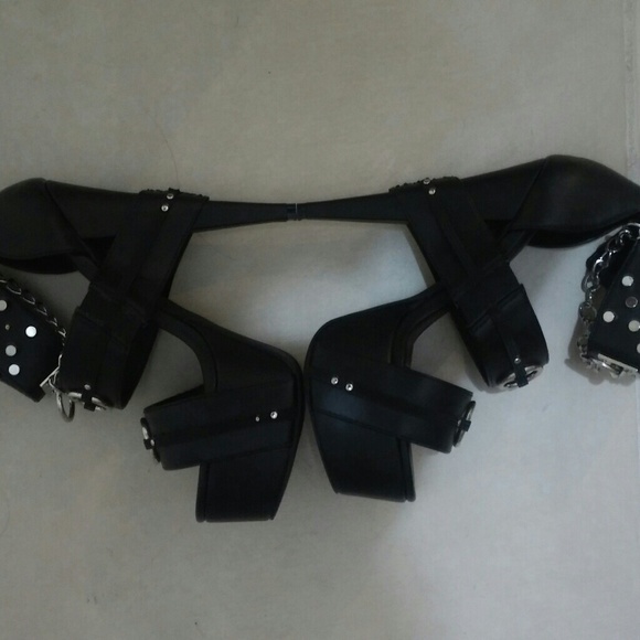 Current Mood Soma Heels - Picture 2 of 6